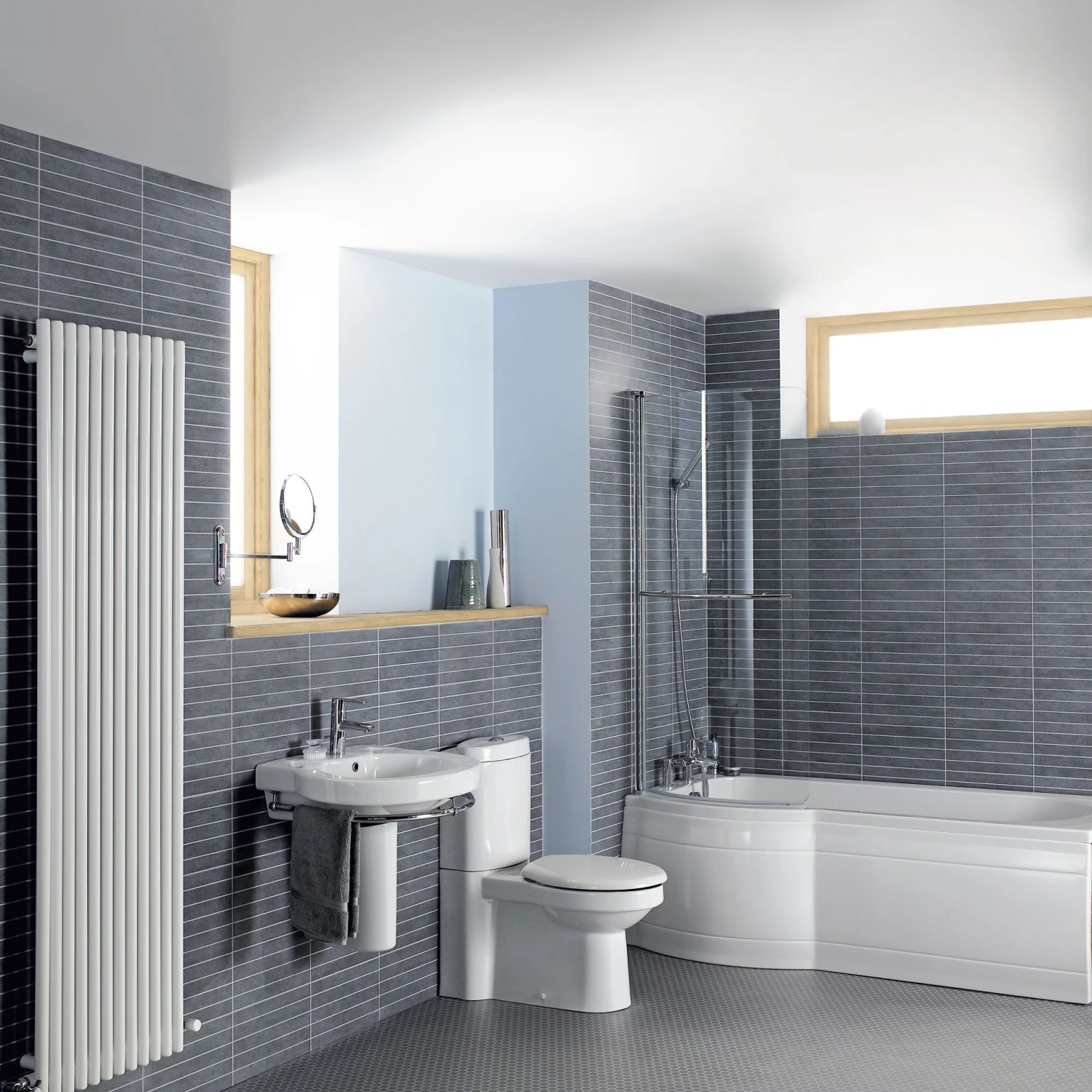 Cooke & Lewis Adelphi Curved Silver Effect Frame Bath Screen, (H)150cm 4 Cooke & Lewis Adelphi Curved Silver Effect Frame Bath Screen, (H)150cm - Image 2