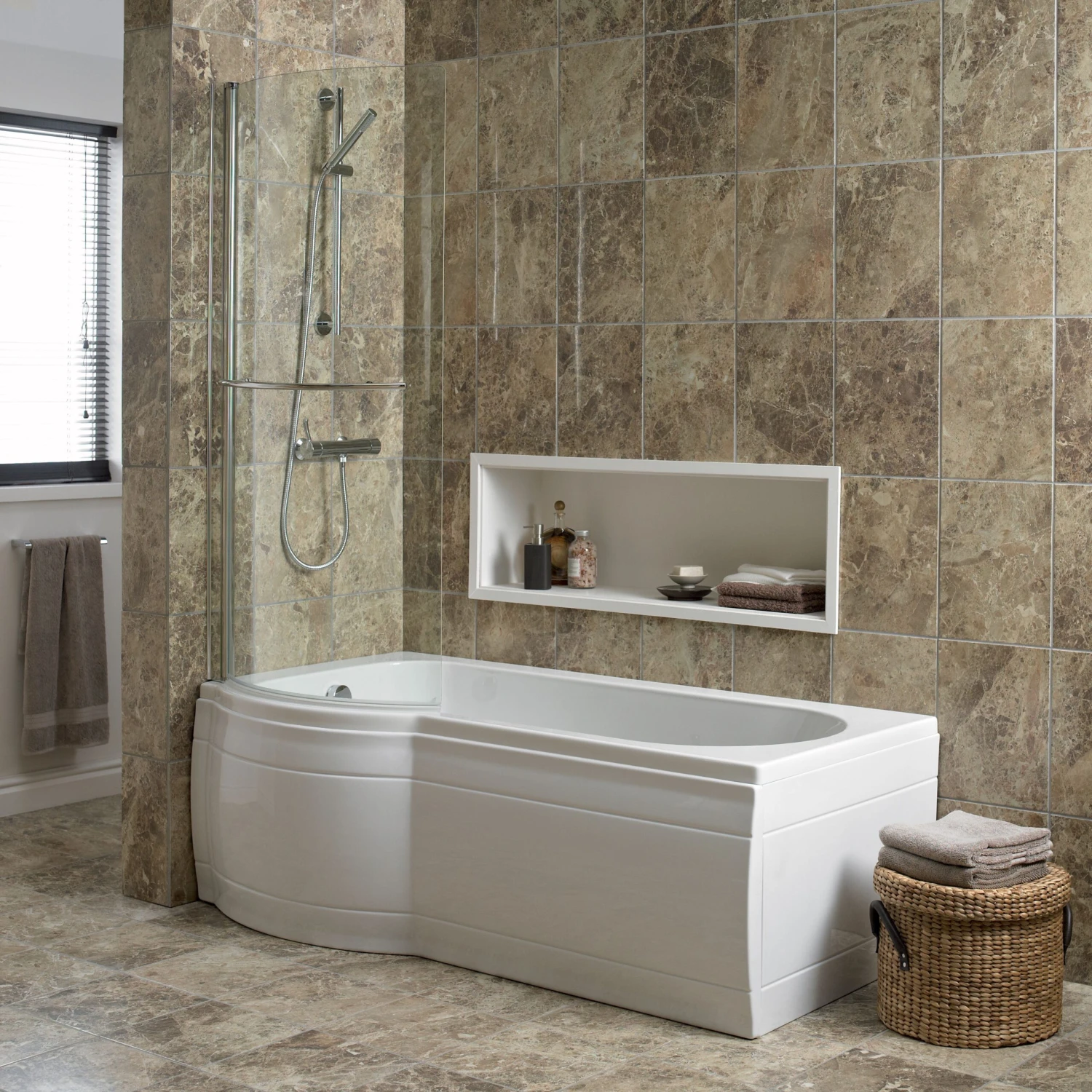 Cooke & Lewis Adelphi P-shaped Shower Bath, Panel & Screen Set, (L)1500mm (W)800mm 9 Cooke & Lewis Adelphi P-shaped Shower Bath, Panel & Screen Set, (L)1500mm (W)800mm - Image 7