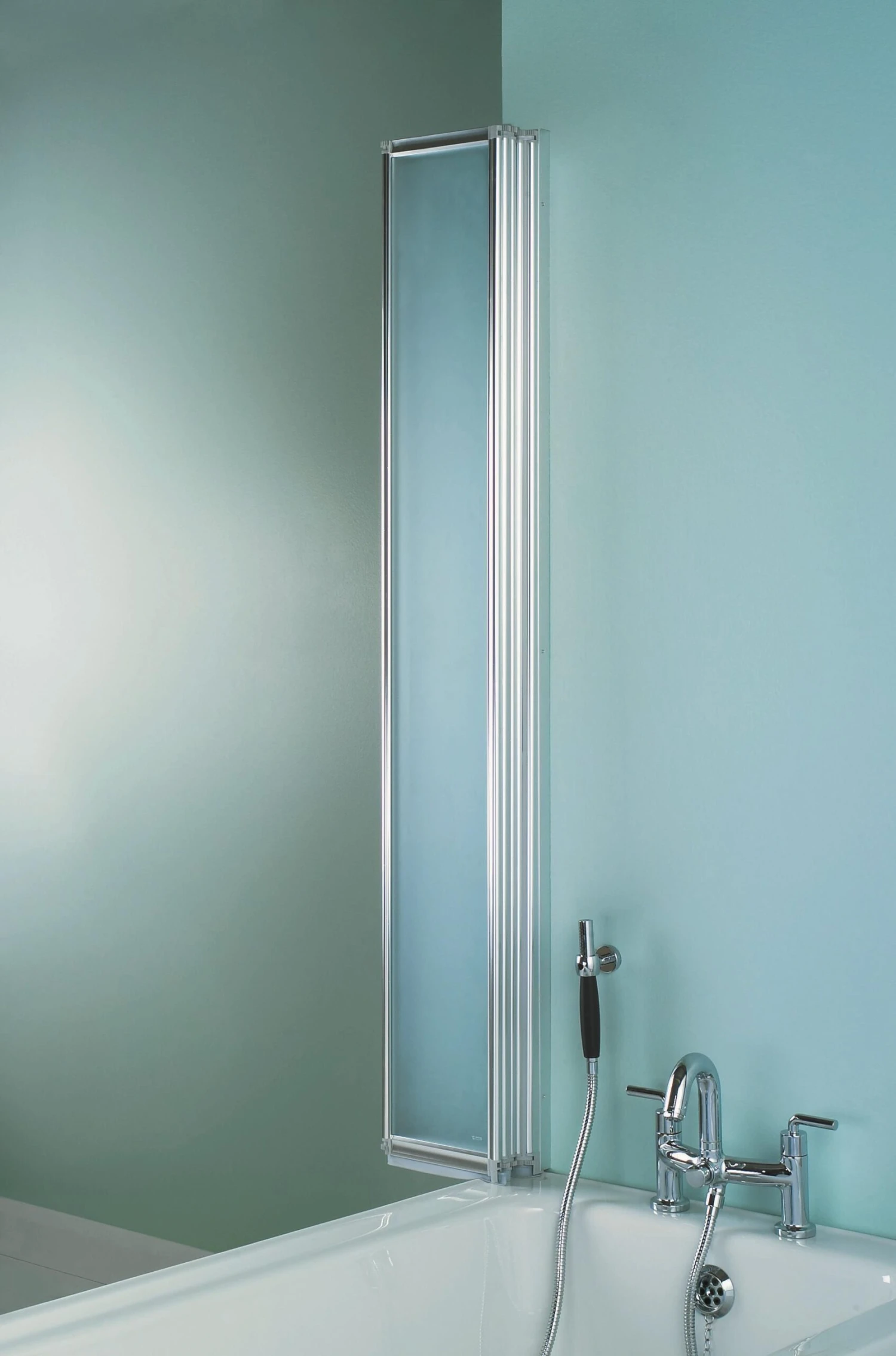 Cooke & Lewis Nile Straight Silver Effect Frame Bath Screen, (H)140cm (W)840mm 7 Cooke & Lewis Nile Straight Silver Effect Frame Bath Screen, (H)140cm (W)840mm - Image 5