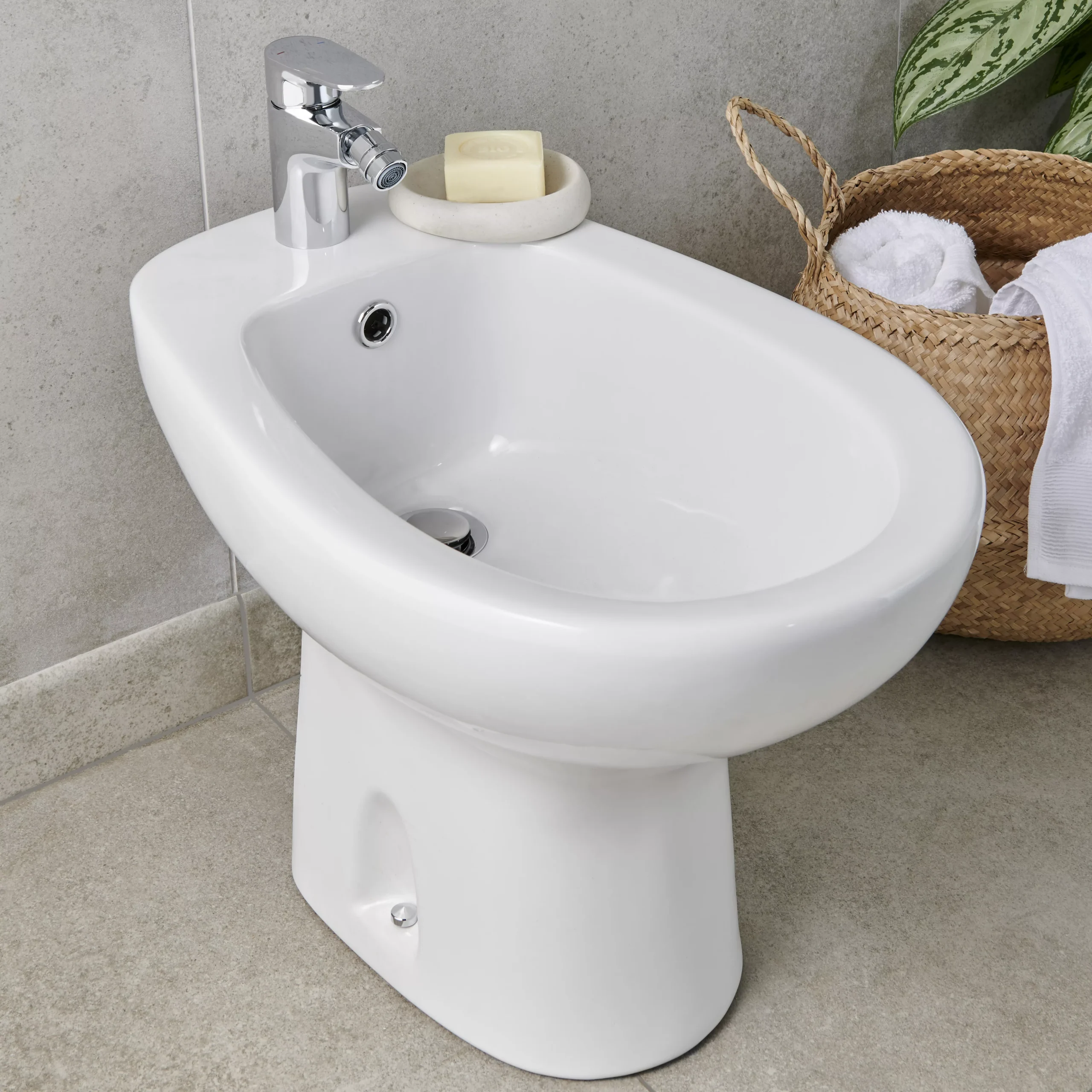 GoodHome Baciu Freestanding Bidet 6 GoodHome Baciu Freestanding Bidet - Image 4