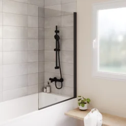 GoodHome Calera Transparent Straight Black Bath Screen, (H)140cm (W)850mm -Crystal Bathware goodhome calera transparent straight black bath screen h 140cm w 850mm5059340248288 01i