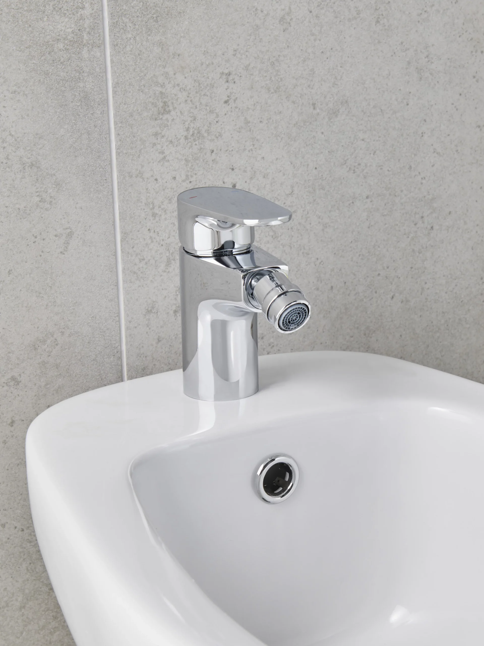 GoodHome Cavally Standard Gloss Chrome Effect Round Deck-mounted Manual Bidet Mono Mixer Tap 9 GoodHome Cavally Standard Gloss Chrome Effect Round Deck-mounted Manual Bidet Mono Mixer Tap - Image 7