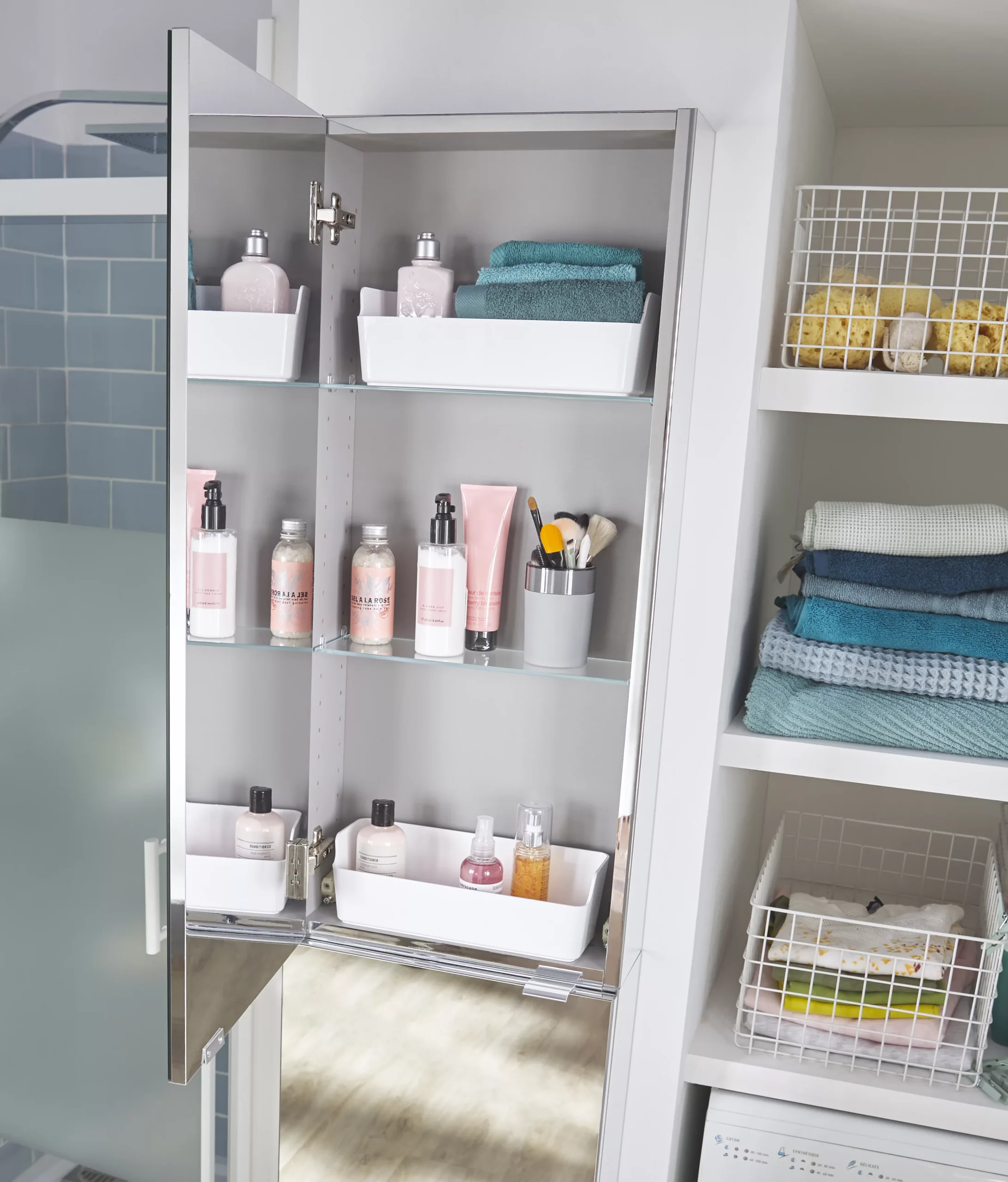 GoodHome Imandra Gloss Silver Wall-mounted Mirrored Bathroom Cabinet (W)400mm (H)900mm 8 GoodHome Imandra Gloss Silver Wall-mounted Mirrored Bathroom Cabinet (W)400mm (H)900mm - Image 6