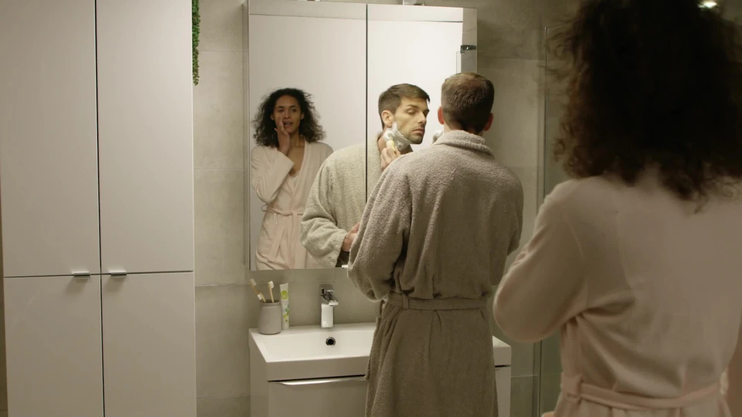 GoodHome Imandra Gloss White Vanity & Basin Cabinet (W)1200mm (H)600mm 4 GoodHome Imandra Gloss White Vanity & Basin Cabinet (W)1200mm (H)600mm - Image 2