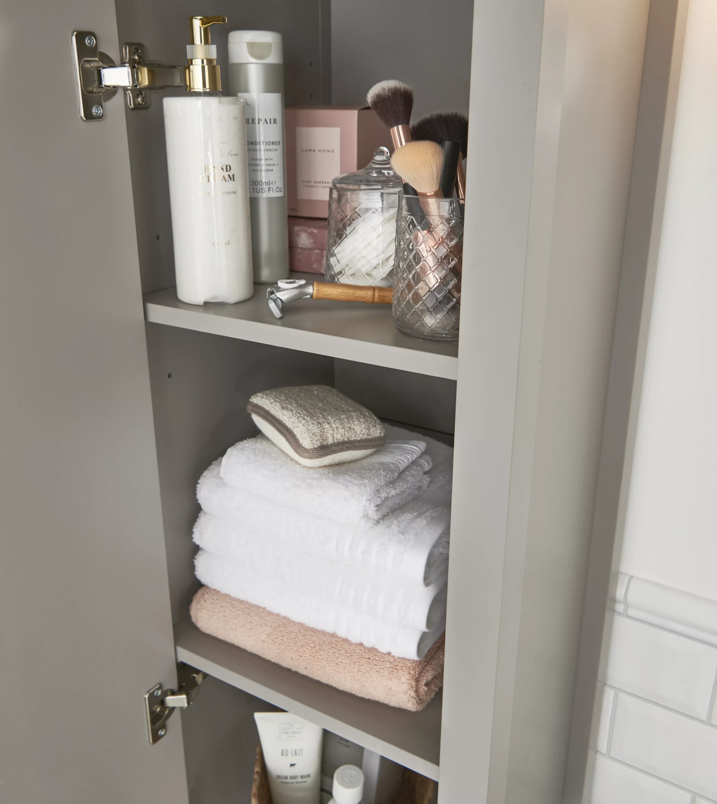 GoodHome Perma Tall Satin Grey Single Freestanding Bathroom Cabinet (H)185cm (W)40cm 6 GoodHome Perma Tall Satin Grey Single Freestanding Bathroom Cabinet (H)185cm (W)40cm - Image 4