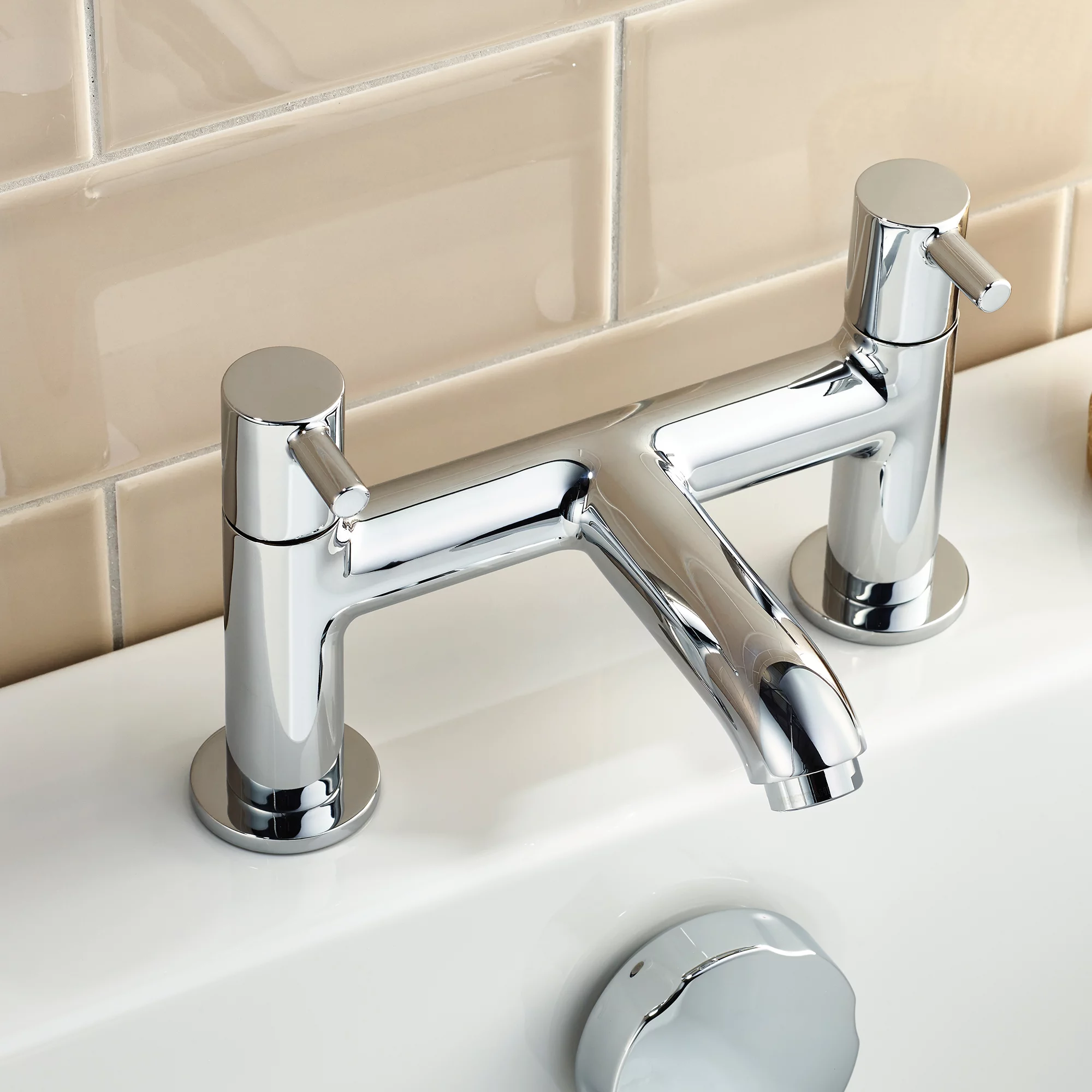 Ideal Standard Ceraline Gloss Chrome Effect Surface-mounted Manual Double Bath Filler Tap 6 Ideal Standard Ceraline Gloss Chrome Effect Surface-mounted Manual Double Bath Filler Tap - Image 4