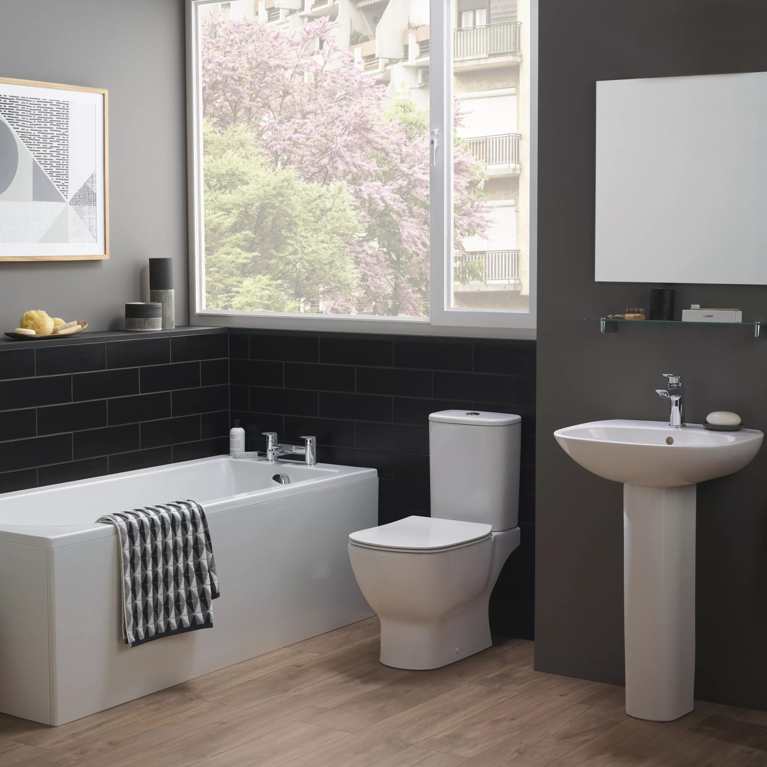 Ideal Standard Tesi White Close-coupled Toilet Set With Soft Close Seat 6 Ideal Standard Tesi White Close-coupled Toilet Set With Soft Close Seat - Image 4